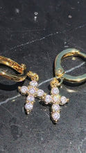 Load and play video in Gallery viewer, Cross Earrings small - 18k Gold plated
